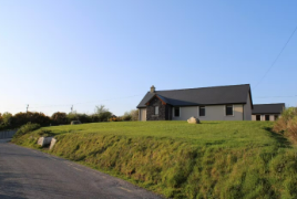 Dooks Riverside Retreat — Modern Comfort with Mountain Views in Glenbeigh, County Kerry